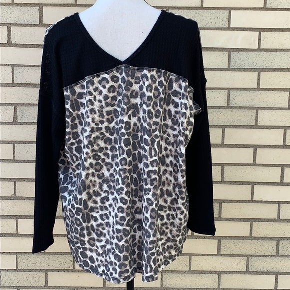❌DONATED❌Cherish Black Leopard Cheetah Print Contrast Thermal Top - Picture 5 of 9